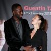 Thomas Ngijol et sa compagne Karole Rocher, posent ensemble lors de la remise du Prix Lumière 2013 à Quentin Tarantino à l'amphithéâtre du palais des Congres de Lyon Le 18 octobre 2013. Le couple a accueilli une petite fille selon Ici Paris en kiosques le 11 juin. Une petite Angelina