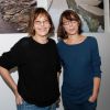 Kate Barry avec sa mère Jane Birkin lors de l'ouverture de son exposition à Dinard le 5 octobre 2012