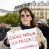 La chanteuse Jane Birkin - Marche de femmes, place du Trocadéro, à l'initiative de l'écrivain Amanda Sthers pour appeler à la libération de jeunes filles enlevées par le groupe Boko Haram au Nigéria à Paris le 13 mai 2014