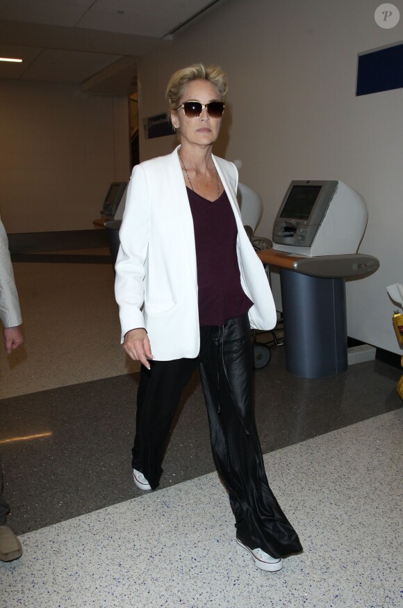 Sharon Stone arrive à Los Angeles en provenance de Nice, le 28 mai 2014.