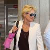 Exclusif - Sharon Stone arrive à l'aéroport de Nice, chargée de toutes ses valises, pour prendre un avion à destination des Etats-Unis. L'actrice devait être la maîtresse de cérémonie des World Music Awards la veille à Monaco. Le 28 mai 2014.