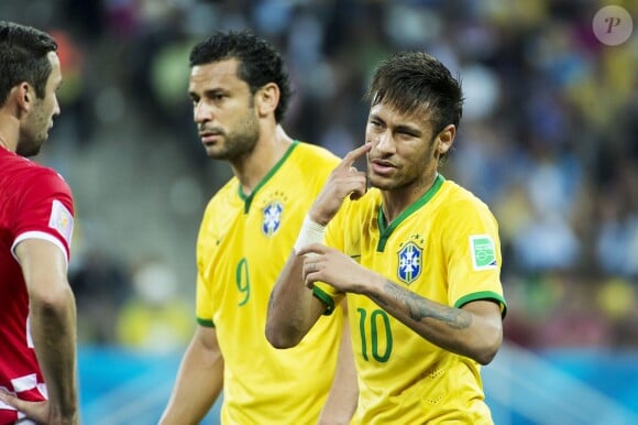 Neymar et Fred lors du match d'ouverture de la Coupe du monde entre le Brésil et la Croatie à au Brésil le 12 juin 2014. 