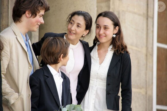 Ingrid Betancourt avec Lorenzo et Mélanie, ses enfants, et Stanislas, son neveu, reçus par Nicolas Sarkozy au palais de l'Elysée, le 4 juillet 2008. Deux jours après sa libération.