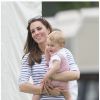 Le prince George de Cambridge était présent et étroitement surveillé par sa maman Kate Middleton le 15 juin 2014 lors du Jerudong Trophy que disputait le prince William, à Cirencester Park près de Londres