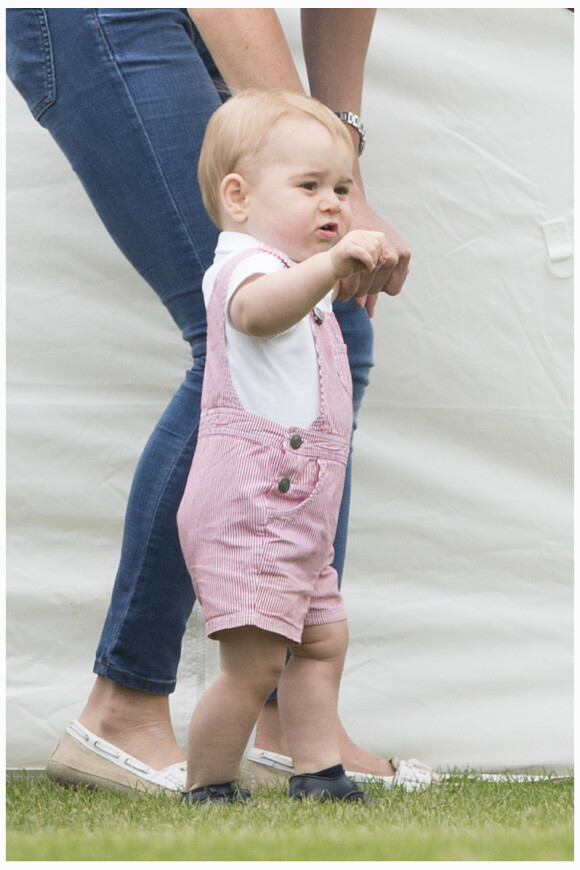 Le prince George de Cambridge était présent et étroitement surveillé par sa maman Kate Middleton le 15 juin 2014 lors du Jerudong Trophy que disputait le prince William, à Cirencester Park près de Londres