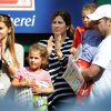 Mirka Federer et ses fillettes, Riva et Myla, lors de la finale de Roger Federer à Halle, le 15 juin 2014