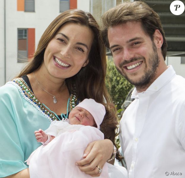 Le prince Felix et la princesse Claire de Luxembourg, fous de bonheur, ont quitté avec leur bébé la princesse Amalia la maternité Grande-Duchesse Charlotte à Luxembourg, le 17 juin 2014.