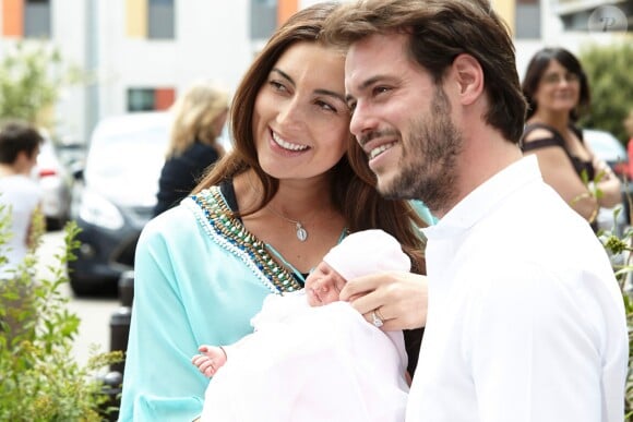 Le prince Felix et la princesse Claire de Luxembourg ont quitté avec leur bébé la princesse Amalia la maternité Grande-Duchesse Charlotte à Luxembourg, le 17 juin 2014.