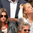 Michèle Laroque et sa fille Oriane aux Internationaux de France de tennis de Roland Garros à Paris, le 29 mai 2014.