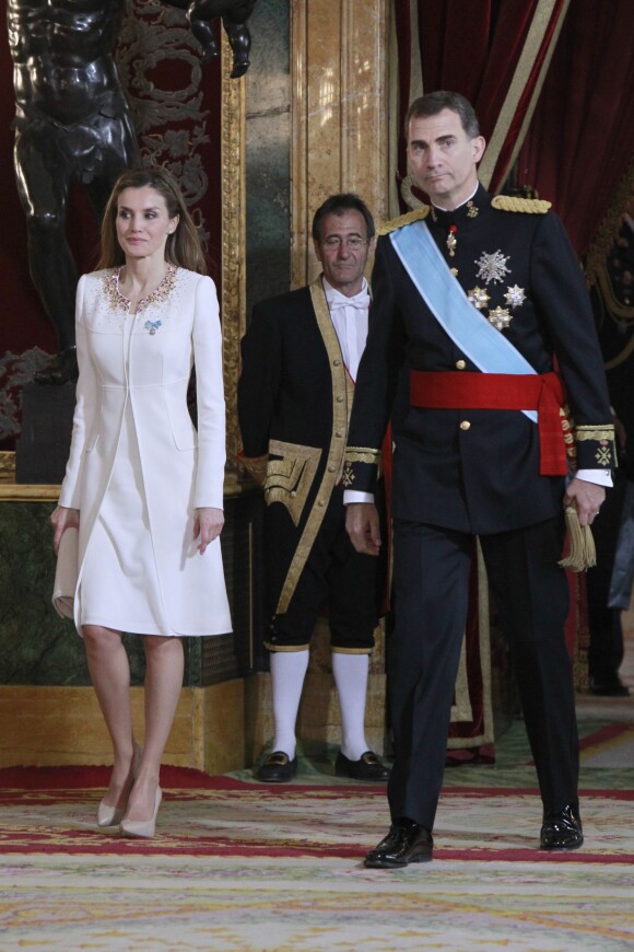 La reine Letizia et le roi Felipe VI d'Espagne lors de la réception au Palais Royal à Madrid, le 19 juin 2014.