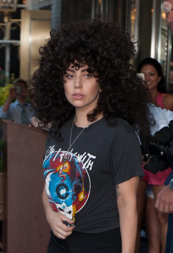 Lady Gaga quitte un salon de tatouage à New York, le 18 juin 2014. 