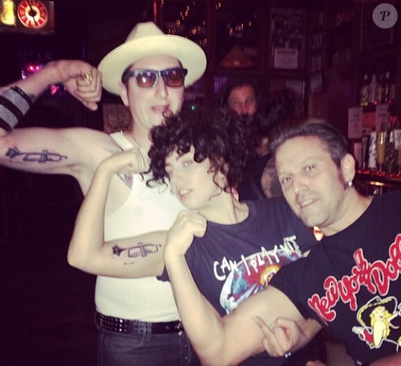 Lady Gaga s'est fait tatouer un trombone sur le bras droit, le 18 juin 2014.