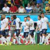 Karim Benzema, Moussa Sissoko, Mathieu Valbuena, Mathieu Debuchy, Yohan Cabaye, et Olivier Giroud, fiers de leur victoire à l'issue du match Suisse-France, au stade Fonte Nova à Salvador de Bahia au Brésil, le 20 juin 2014, pendant la coupe du monde de la FIFA 2014.