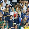 Le père, la mère, la compagne et la soeur de Mathieu Valbuena dans les tribunes lors du match Suisse-France, au stade Fonte Nova à Salvador de Bahia au Brésil, le 20 juin 2014, pendant la coupe du monde de la FIFA 2014.