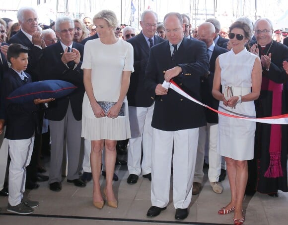 Le prince Albert II et la princesse Charlene de Monaco, enceinte, lors de l'inauguration du Yacht-Club de Monaco, à Monaco le 20 juin 2014