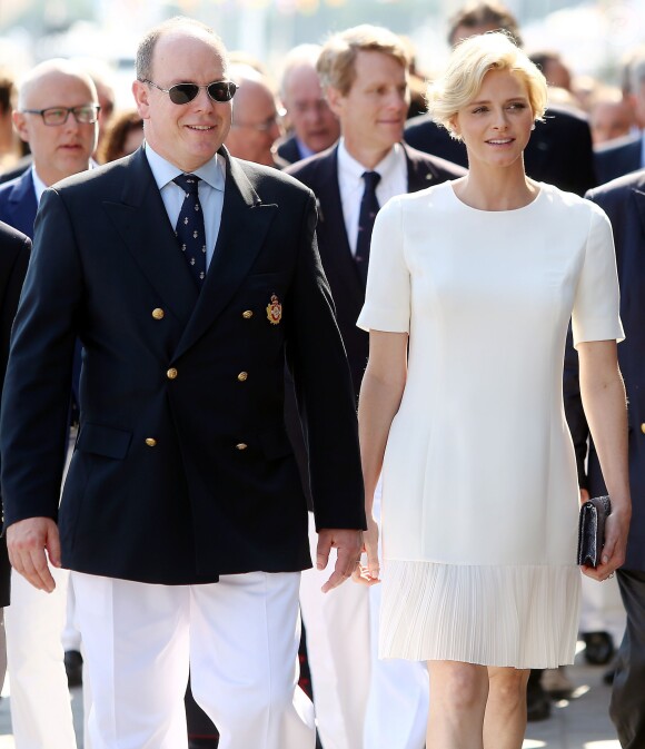 Le prince Albert II en compagnie de sa belle princesse Charlene, enceinte, lors de l'inauguration du Yacht-Club de Monaco, à Monaco le 20 juin 2014