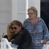 Johnny Hallyday et sa femme Laeticia accompagnés d'Elyette Boudou, se promènent sur la jetée après un repas dans un restaurant local à Malibu, le 21 juin 2014.