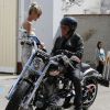Laeticia Hallyday et Johnny avant qu'il ne parte à moto, à Malibu le 21 juin 2014.