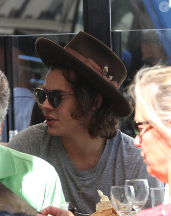 Harry Styles du groupe One Direction au Café de Flore à Paris, le 21 juin 2014.