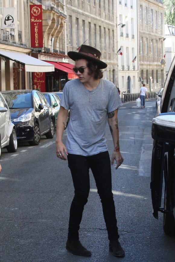 Harry Styles du groupe One Direction au Café de Flore à Paris, le 21 juin 2014.