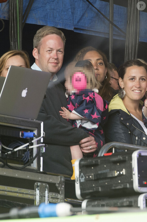 Sam Cooper (époux de Lily Allen) et leurs filles à Glastonbury, le vendredi 27 juin 2014.