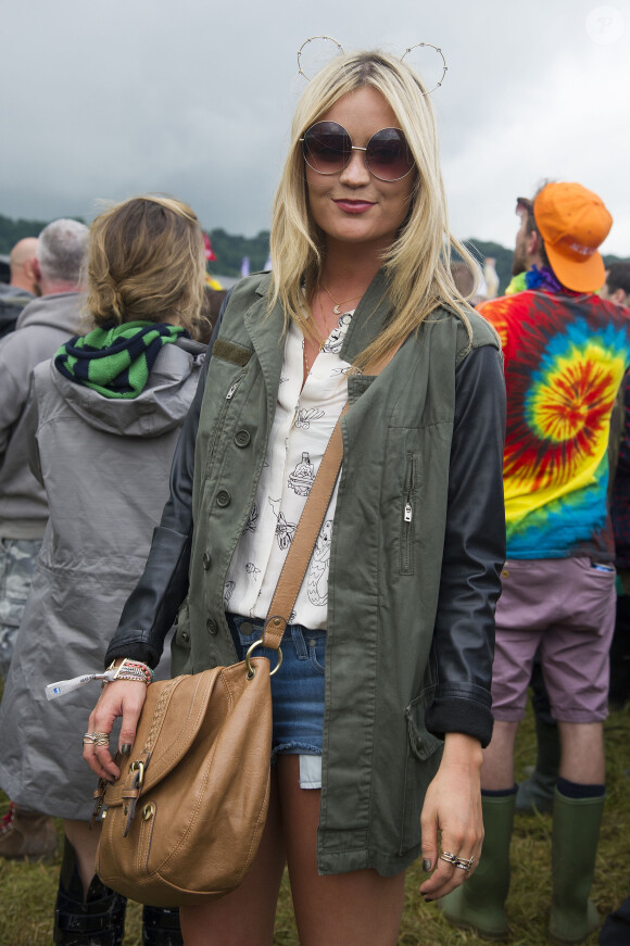 Laura Whitmore assiste au festival de Glastonbury, le vendredi 27 juin 2014.