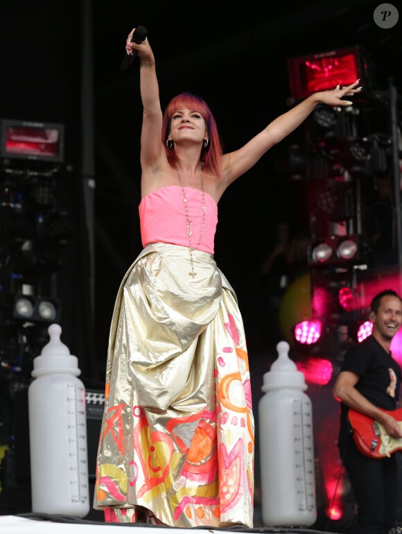 Lily Allen sur la scène du festival de Glastonbury, le vendredi 27 juin 2014.