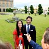 Le prince Carl Philip de Suède et sa compagne Sofia Hellqvist annoncent leurs fiançailles lors d'une conférence de presse devant le palais royal à Stockholm, le 27 juin 2014. Ils se marieront en 2015.  Today the Marshal of the Realm announced the engagement of Prince Carl Philip of Sweden and Miss Sofia Hellqvist. The wedding date has not yet been decided but it is planned to take place during the summer of 2015. King Carl XVI Gustaf, Queen Silvia, Prince Carl Philip and Sofia Hellqvist met the press at the Royal Palace this afternoon. Stockholm, 27th june 201427/06/2014 - Stockholm