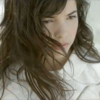 Indila : Lasse de tourner dans le vide, elle lance un ''S.O.S''