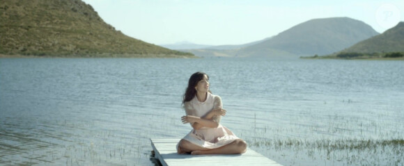 La chanteuse Indila dans S.O.S, son nouveau clip. Juin 2014.