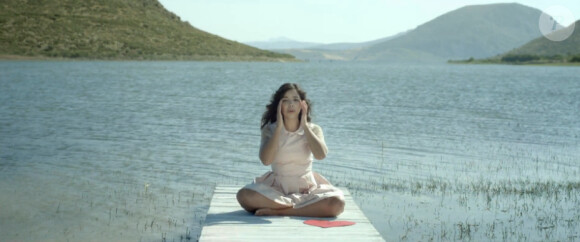 La chanteuse Indila dans S.O.S, son nouveau clip. Juin 2014.