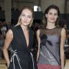 Candice Swanepoel et Isabeli Fontana - Défilé Dior Homme printemps-été 2015 au Tennis Club de Paris, le 28 juin 2014.