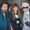 Harider Ackermann, Caroline de Maigret et Karl Lagerfeld - Défilé Dior Homme printemps-été 2015 au Tennis Club de Paris, le 28 juin 2014.