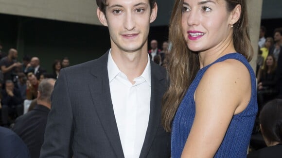 Fashion Week : Pierre Niney et sa belle Natasha Andrews chez Dior Homme