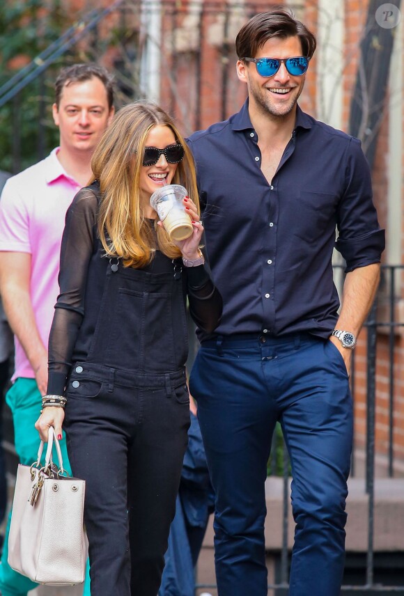 Olivia Palermo et son fiancé Johannes Huebl se baladent dans les rues de New York, le 13 avril 2014 