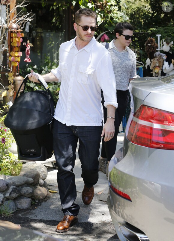 Ginnifer Goodwin s'est offert une sortie avec son mari Josh Dallas et leur bébé Oliver, à une fête d'anniversaire à Los Angeles, le 29 juin 2014.