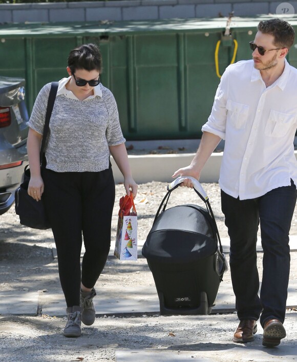 Ginnifer Goodwin s'est offert une sortie avec son mari Josh Dallas et leur bébé Oliver, à une fête d'anniversaire à Los Angeles, le 29 juin 2014.