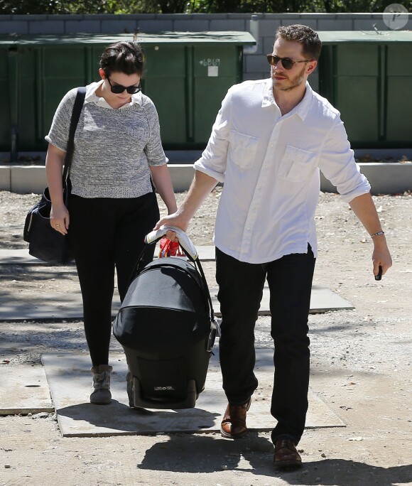 Ginnifer Goodwin s'est offert une sortie avec son mari Josh Dallas et leur bébé Oliver, à une fête d'anniversaire à Los Angeles, le 29 juin 2014.