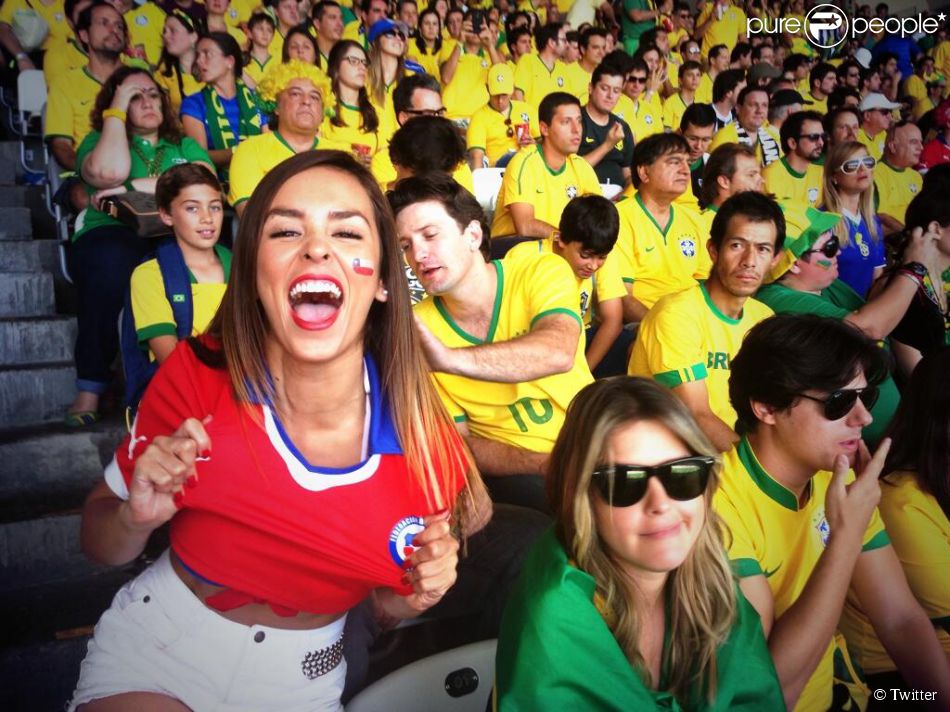  La journaliste et supportrice du Chili Jhendelyn Nunez pendant le match contre le Br&amp;eacute;sil le 28 juin 2014.&amp;nbsp; 
