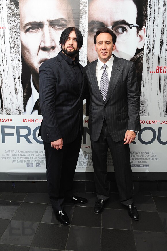 Weston Cage et son père Nicolas Cage à la première du film de "The Frozen Ground", à Londres le 17 juillet 2013.