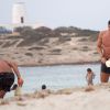 Carina Wanzung et son footeux Mario Gomez sur l'île de Formentera, le 2 juillet 2014