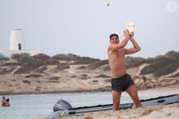 Mario Gomez en plein action sur l'île de Formentera, le 2 juillet 2014