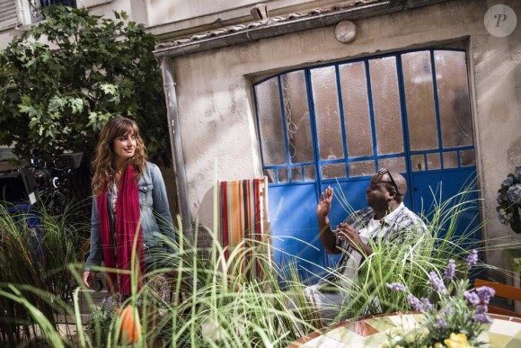 Laetitia Milot et Issa Doumbia dans le prime-time Nos chers voisins fêtent le foot - diffusé le vendredi 4 juillet 2014, sur TF1