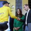 Kate Middleton et le prince William à l'arrivée de la première étape du Tour de France à Harrogate, en Angleterre, le 05 Juillet 2014. Ici avec le cycliste Marcel Kittel.