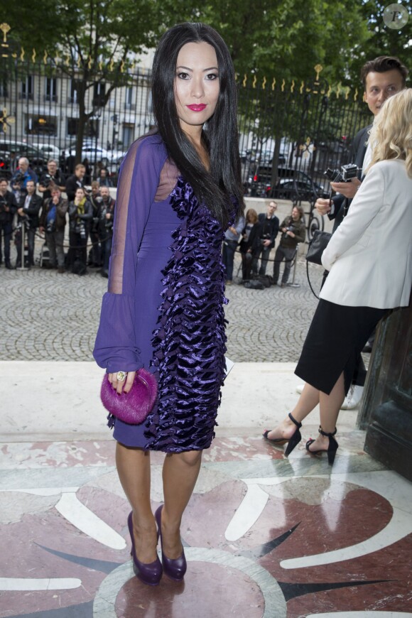 Christine Chiu arrive au Salon de la chambre de commerce et d'industrie pour assister au défilé haute couture Versace automne-hiver 2014-2015. Paris, le 6 juillet 2014.