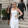 Jennifer Lopez arrive au Salon de la chambre de commerce et d'industrie pour assister au défilé haute couture Versace automne-hiver 2014-2015. Paris, le 6 juillet 2014.