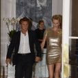 La sublime Charlize Theron et son compagnon Sean Penn se sont rendus chez Dior, avenue Montaigne, avant d'aller assister au défilé de la maison le 7 juillet 2014