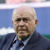 Alfredo Di Stéfano lors d'une conférence de presse annonçant la signature de Karim Benzema au stade Santiago Bernabeu de Madrid le 9 juillet 2009