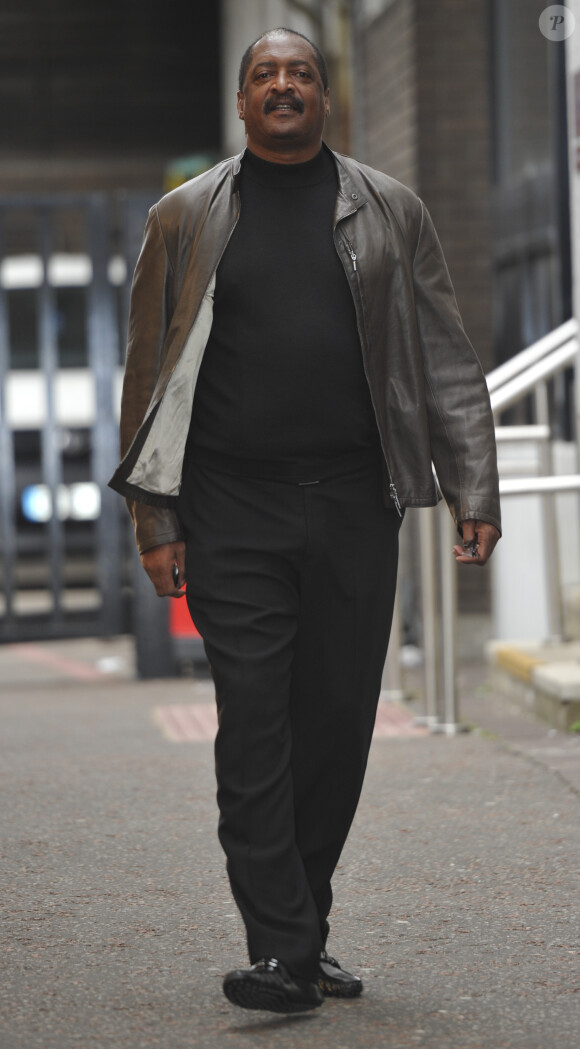 Mathew Knowles à la sortie des studios d'ITV à Londres, le 9 mars 2012.