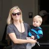 Reese Witherspoon et Tennessee à Brentwood, Los Angeles, le 18 décembre 2013.
